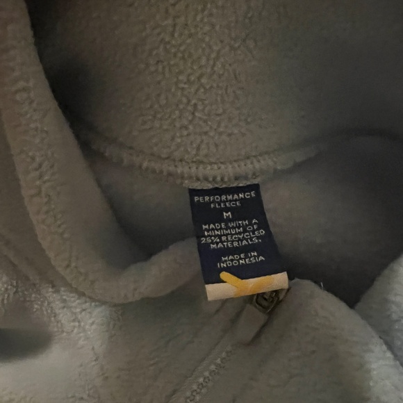 Old Navy women’s fleece vest - Picture 2 of 3